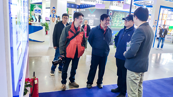 �w�����L(zh��ng)���Ҷ��������L(zh��ng)���������R̎�L(zh��ng)�����ģ�