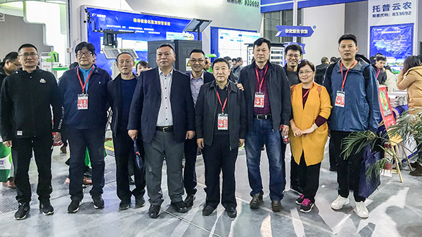 吉林省植保站領(lǐng)導(dǎo)一行與托普云農(nóng)總經(jīng)理陳渝陽(yáng)