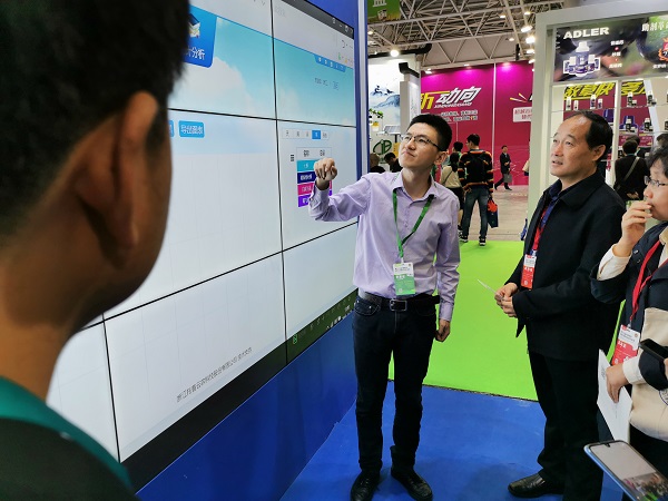 陜西省植保站站長范東晟十分關注平臺數據建設內容