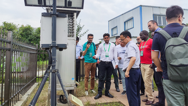 考察團一行詳細了解數字農業解決方案和具體應用成效